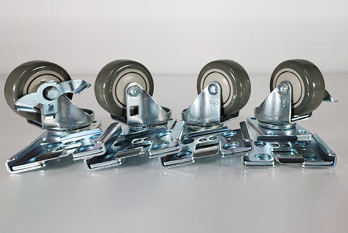 Set of 4 casters with docking plates 