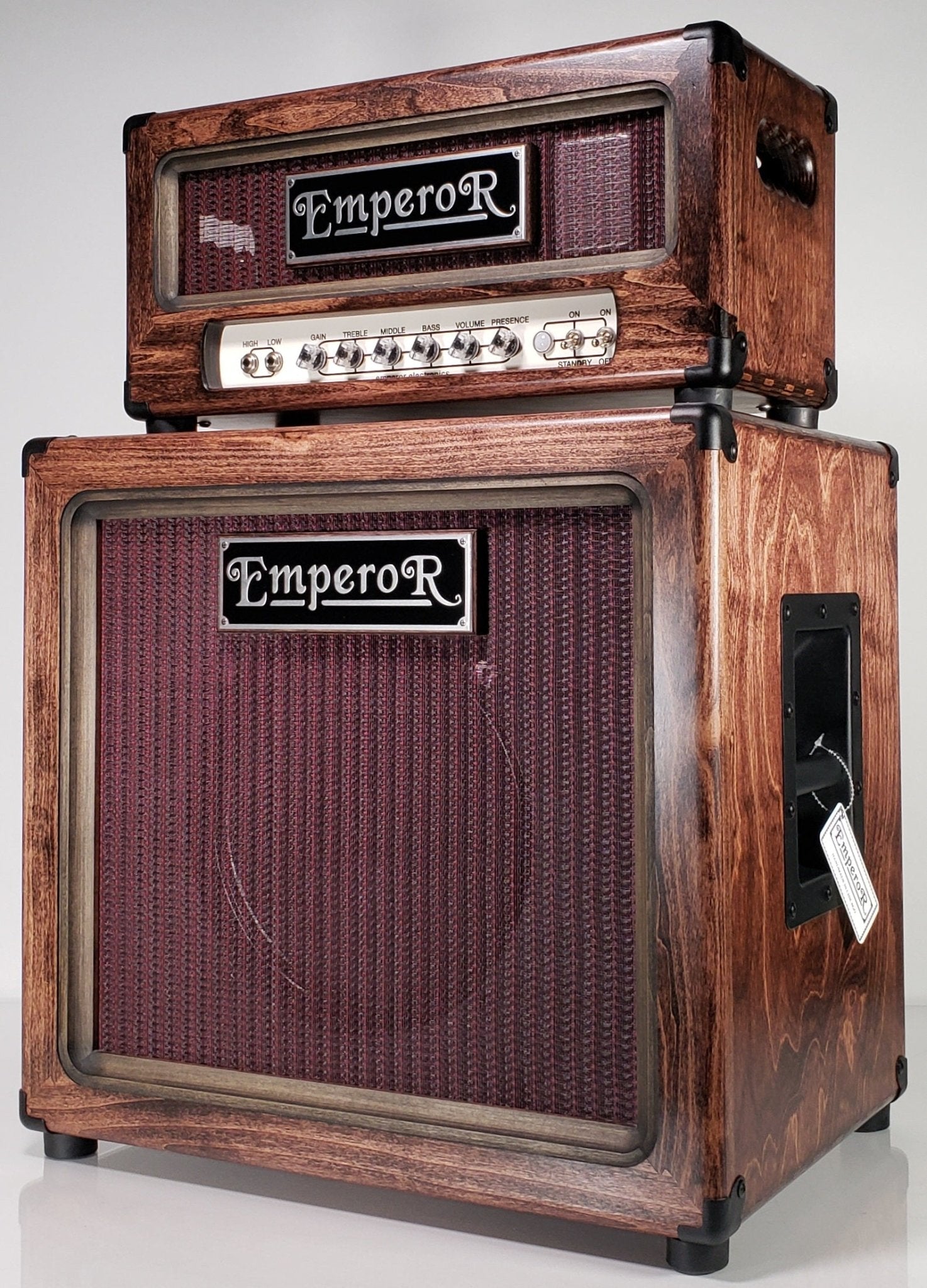 a guitar amplifier on top of a guitar speaker cabinet