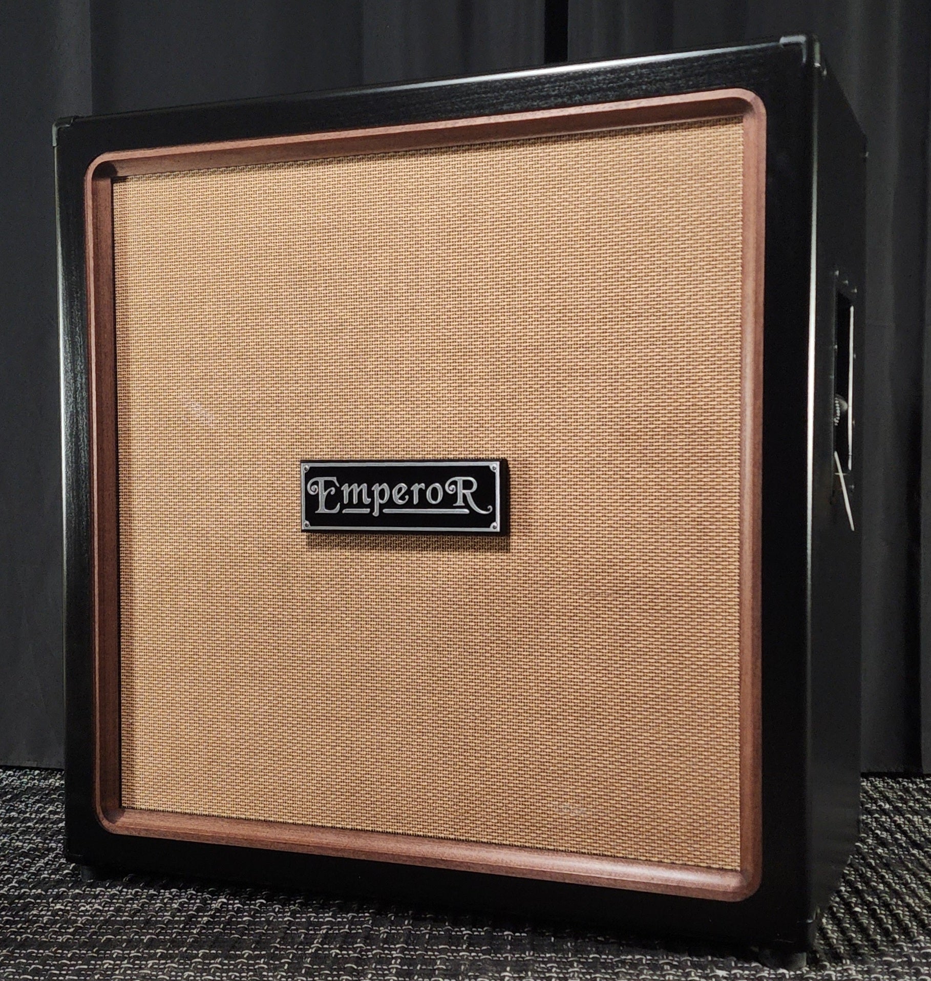Blackened 4x12SS Guitar Cabinet - Emperor Cabinets