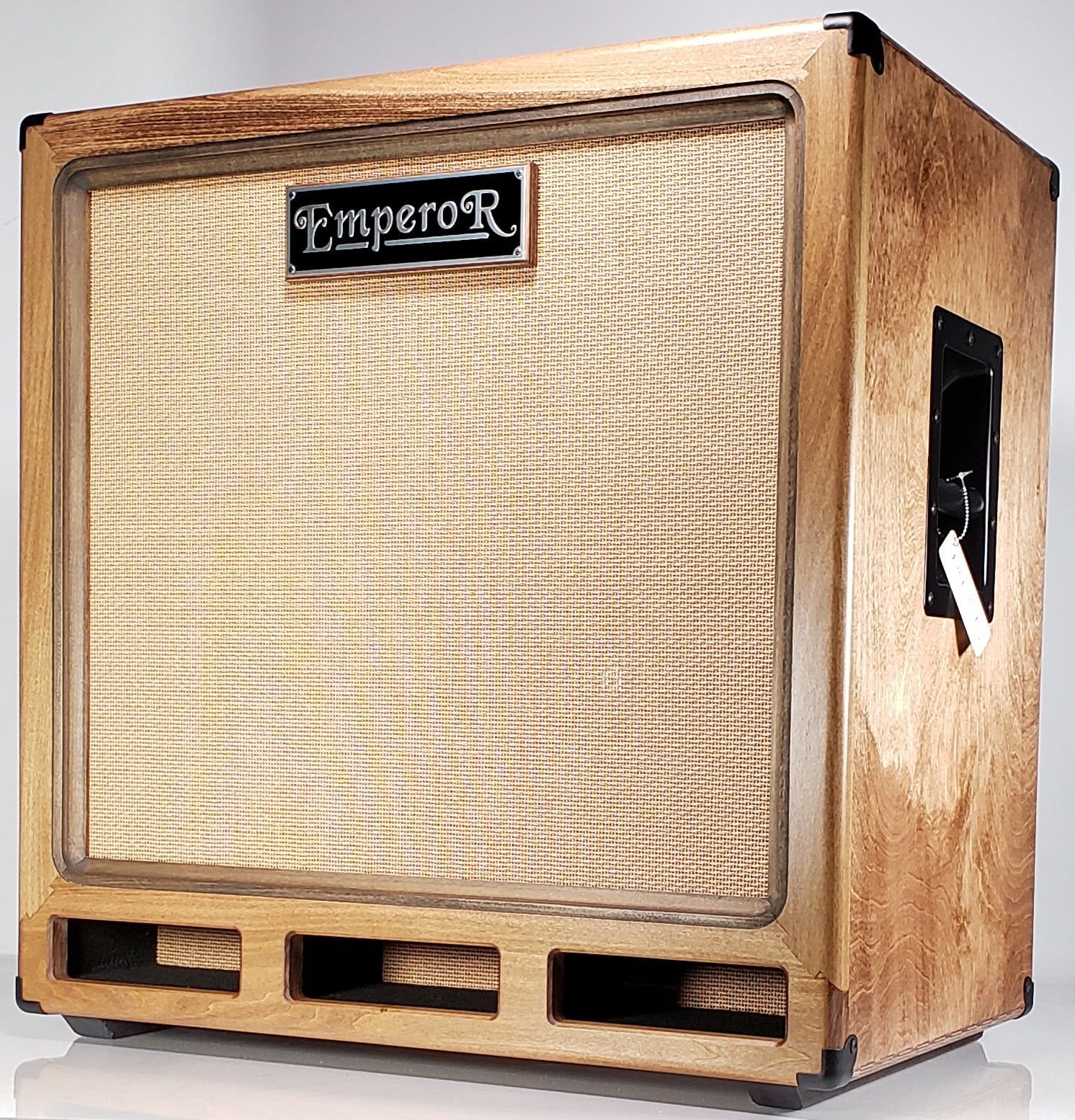 a 1x15 bass speaker cabinet with a tan grille