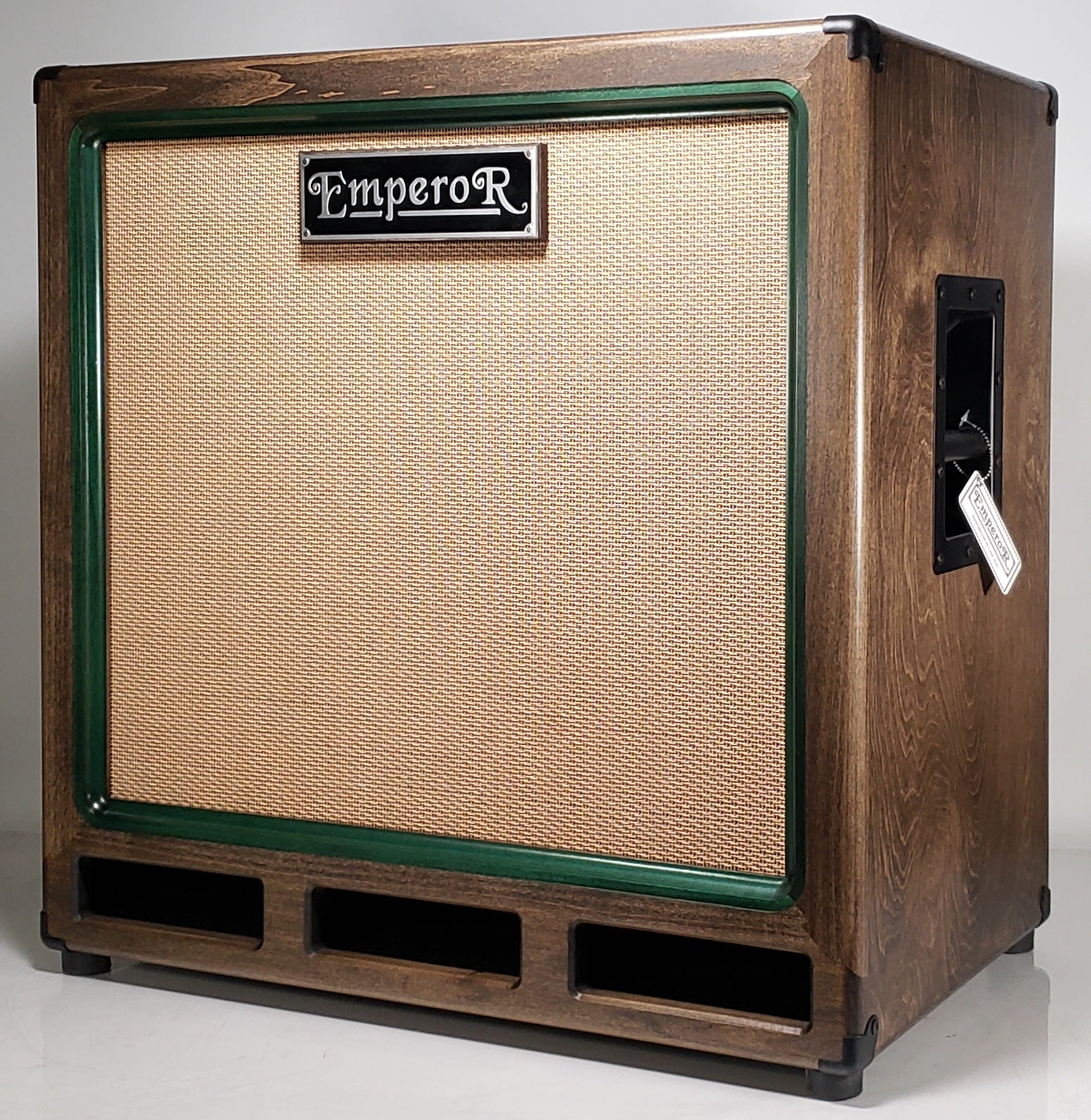 front view of a custom made 1x15 bass speaker cabinet